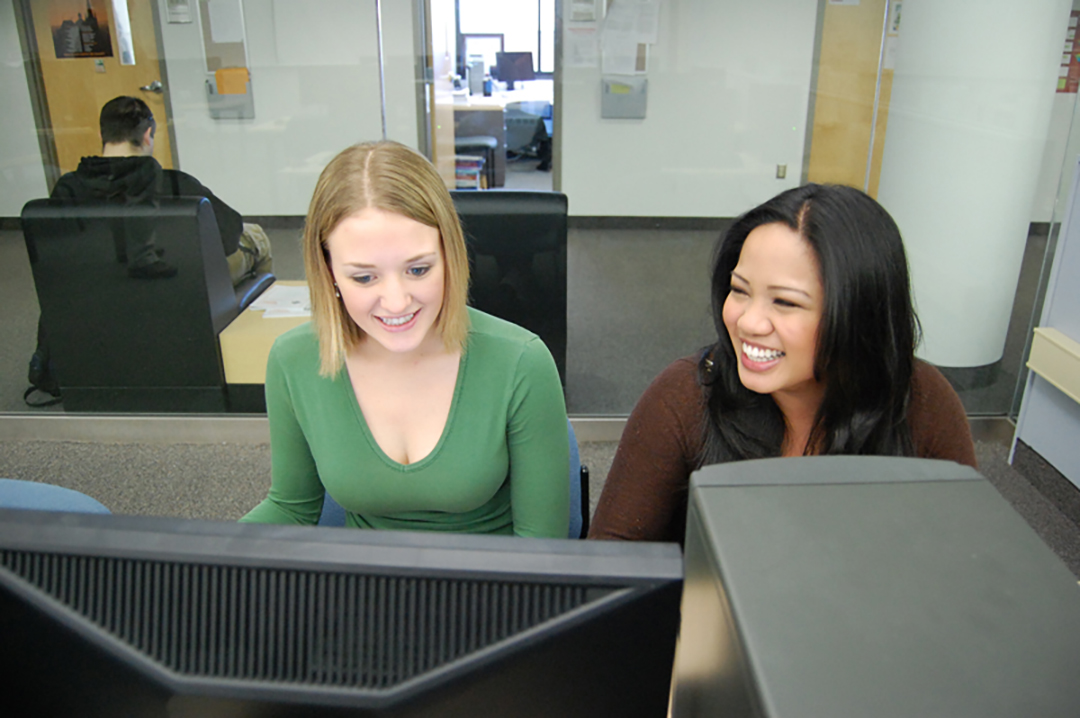 2 students sitting at a computer.