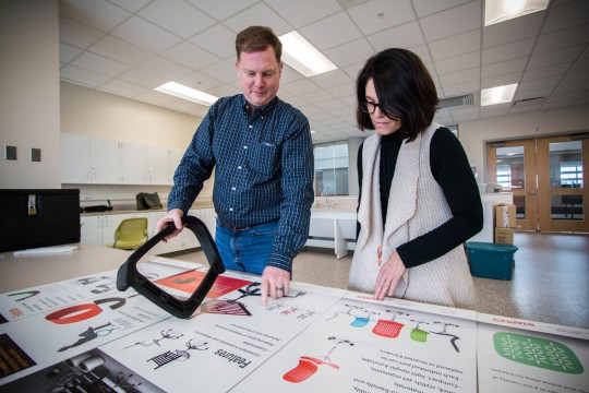 Two people working in the Sustainable Innovations Lab