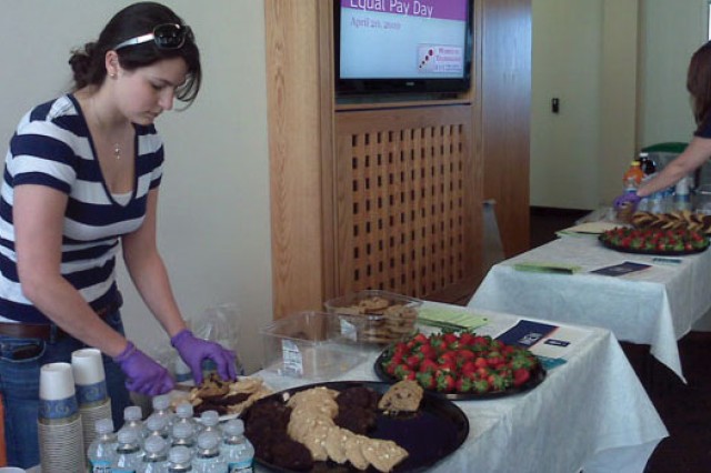 People setting up food 