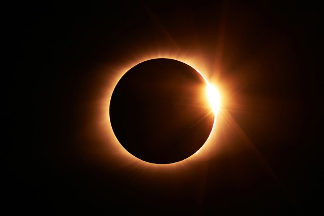 the sun and moon are shown in total eclipse.