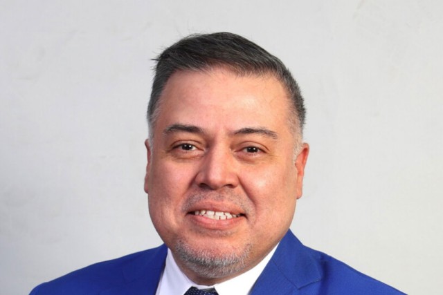 Julio Sáenz headshot