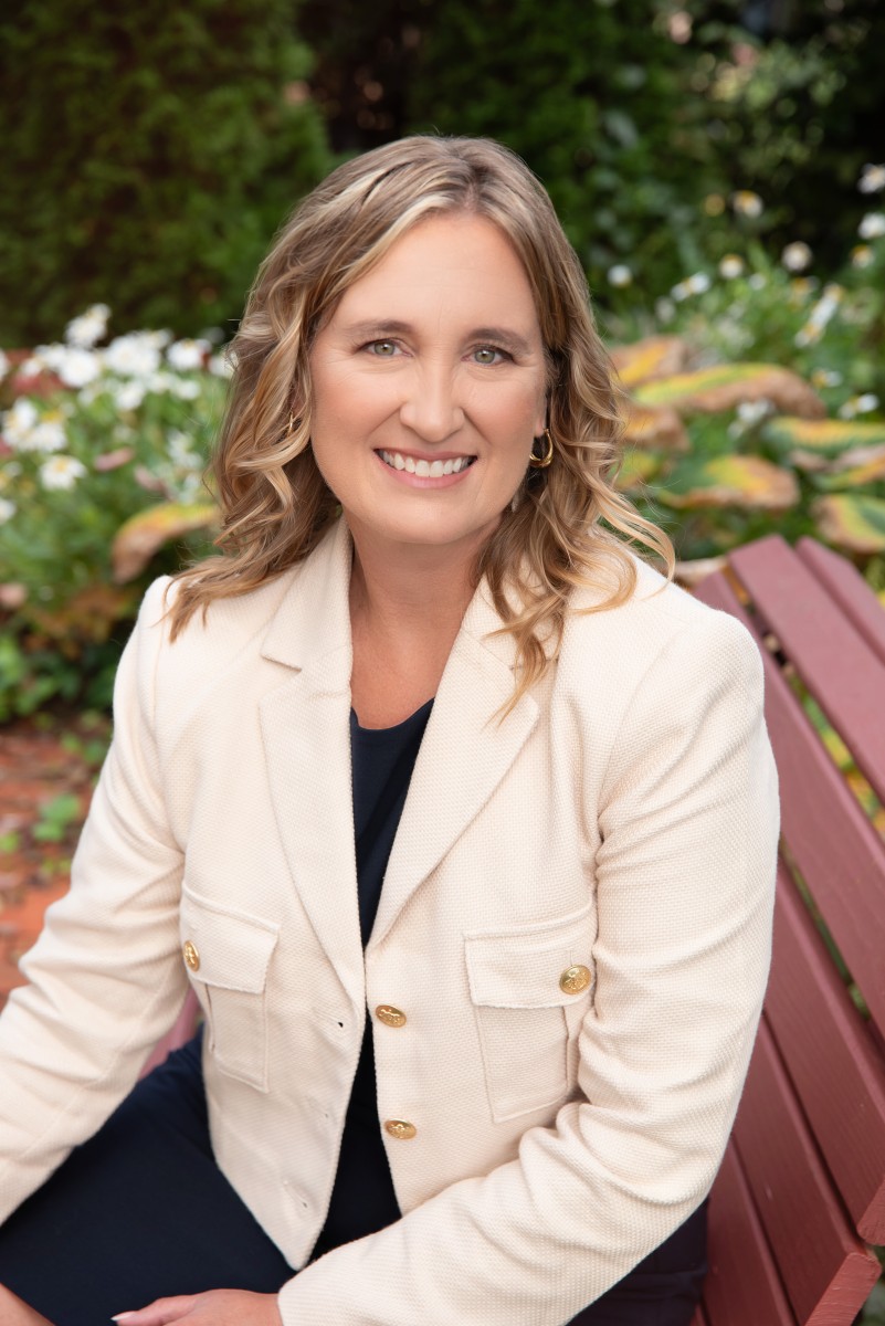 Charmaine Jacobs Hlibok Headshot