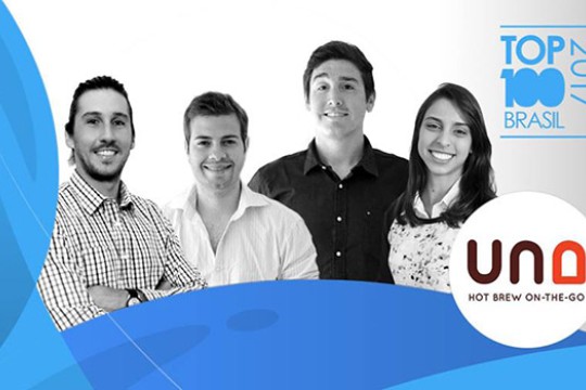 A professional, black and white photo of the UNA team with the UNA logo and the Top 100 2017 Brasil logo.