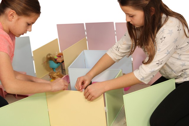 SprawlyWalls - the Dollhouse You Build Yourself. In a SNAP!