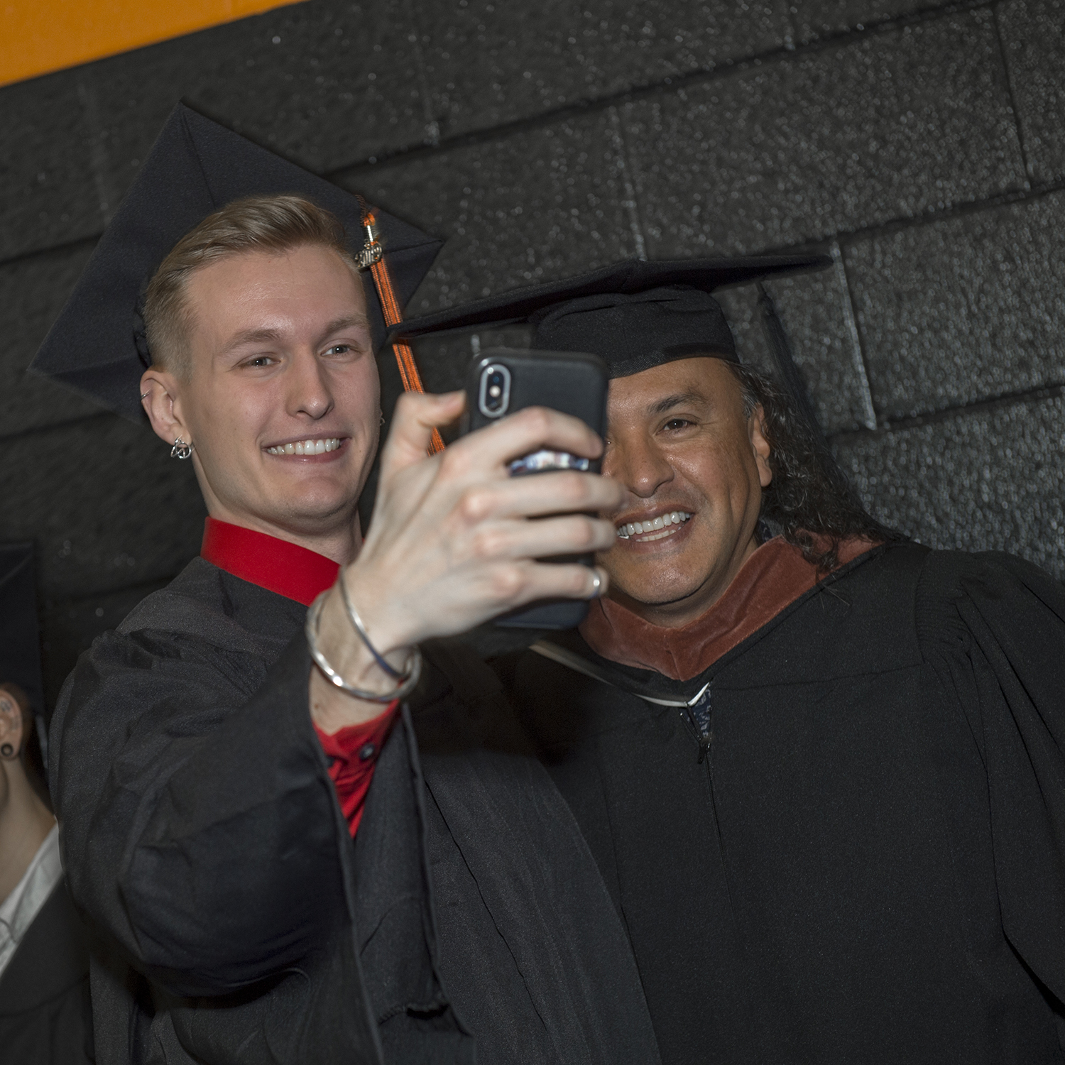 A student takes a selfie with faculty Juan Carlos Caballero-Perez