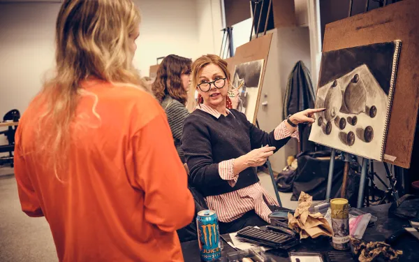 Faculty Amy McLaren leads a demo for s student. 