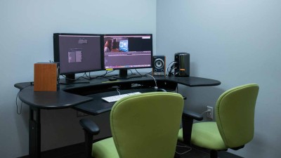Dual monitor editing station