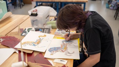 A student draws a carousel horse.