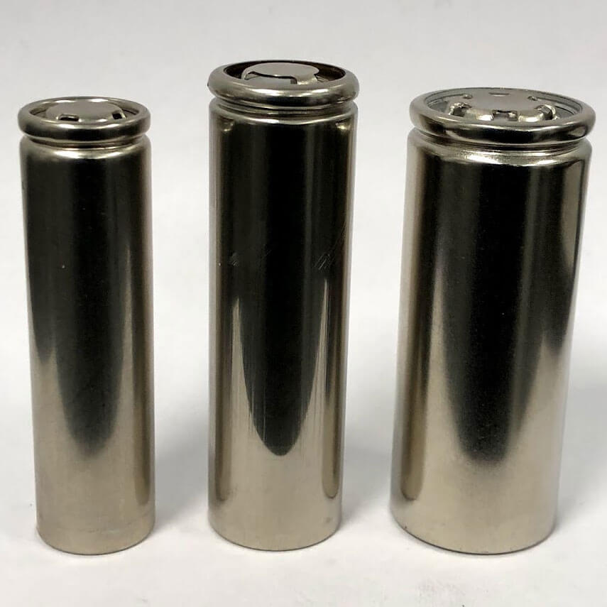 Three differently sized cylindrical batter cells, from left to right, 18650, 21700, 26650.