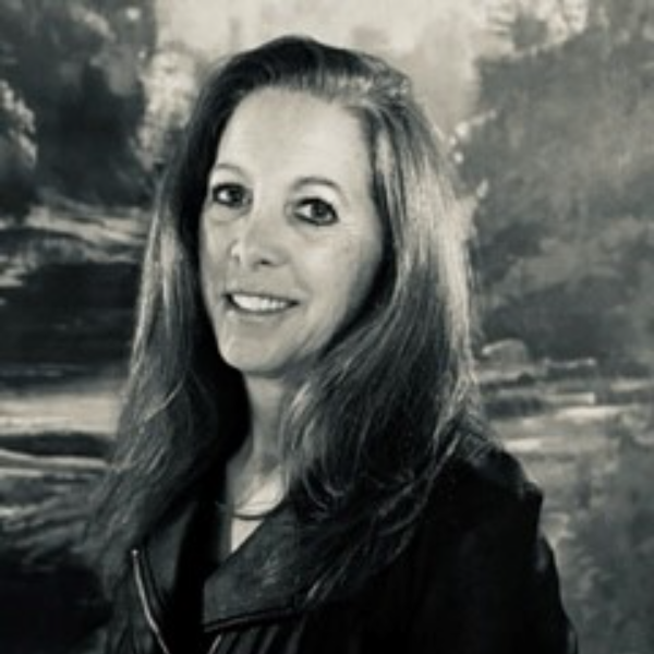 Kelly Collins Headshot