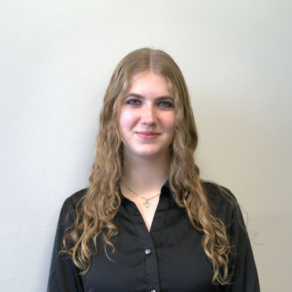 Andreea Popa  Headshot