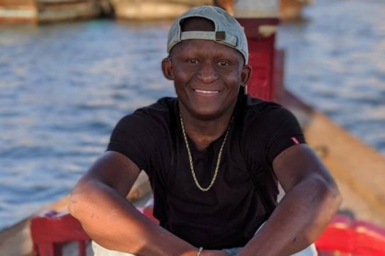 enrironmental portrait of JayShaud Potter.