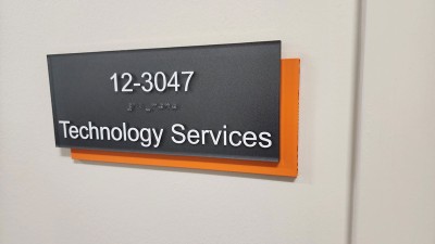 Saunders Technical Support room sign.