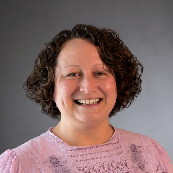 Jennifer Hughes Headshot