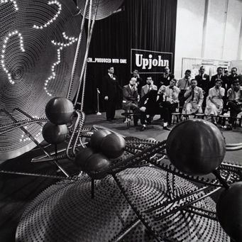 Photograph. Spectators listening to narration of Brain exhibit, American Medical Association meeting, Miami, 1960.