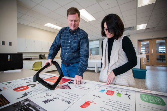 Two people working in the Sustainable Innovations Lab