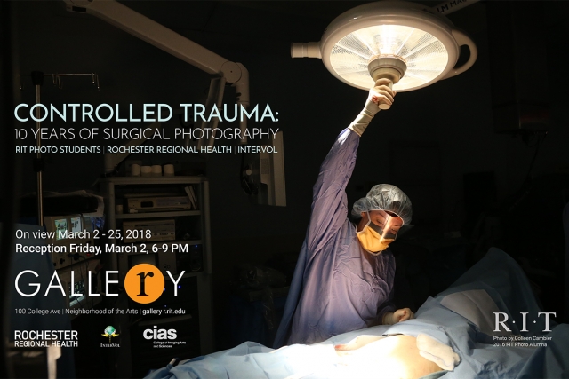 Image of a surgeon adjusting a light