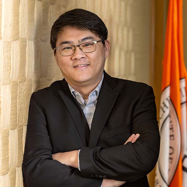 Ming-Hang Yang Headshot