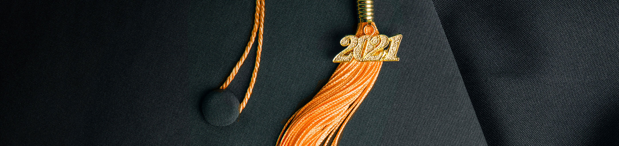 Graduation cap with orange tassel and the year 2021