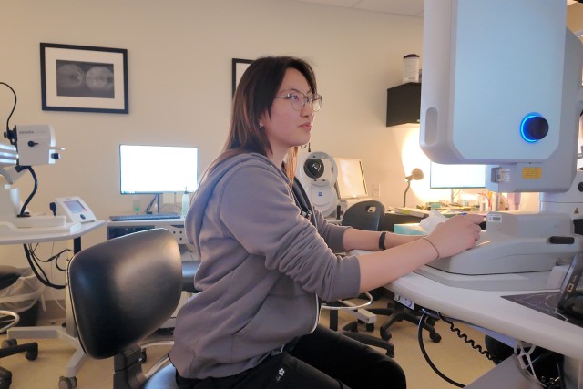 Melanie Ng operates ophthalmic imaging equipment.