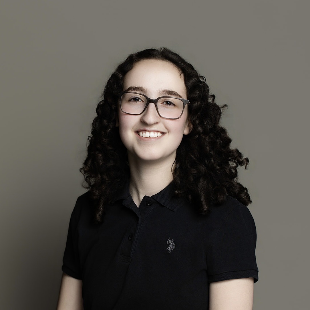 Leah headshot