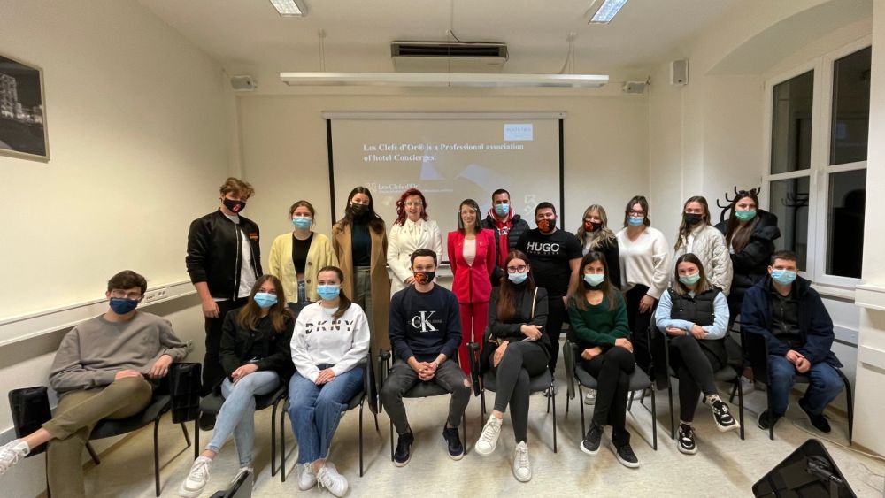 Le Clefs d'Or association members as guest speakers at the Luxury Operations Design class