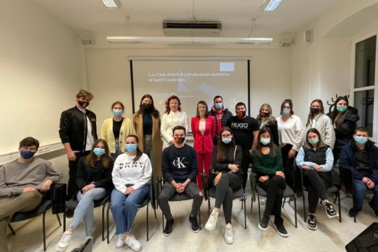 Le Clefs d'Or association members as guest speakers at the Luxury Operations Design class