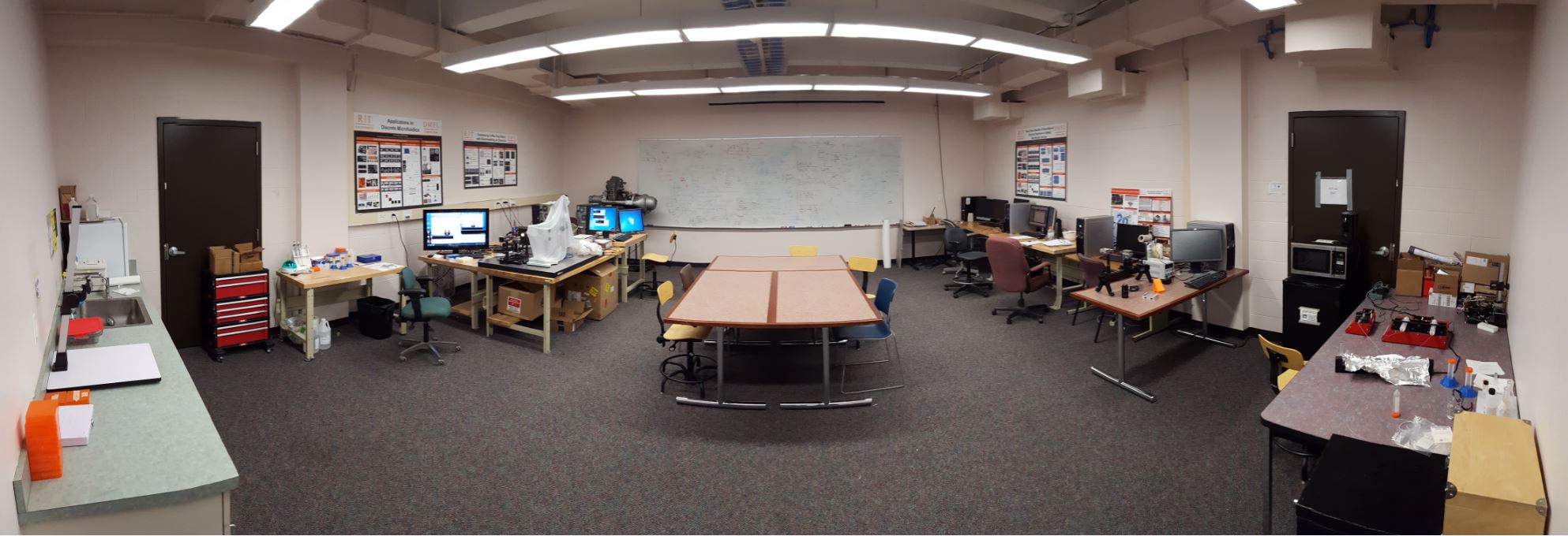 Panorama view of a lab classroom