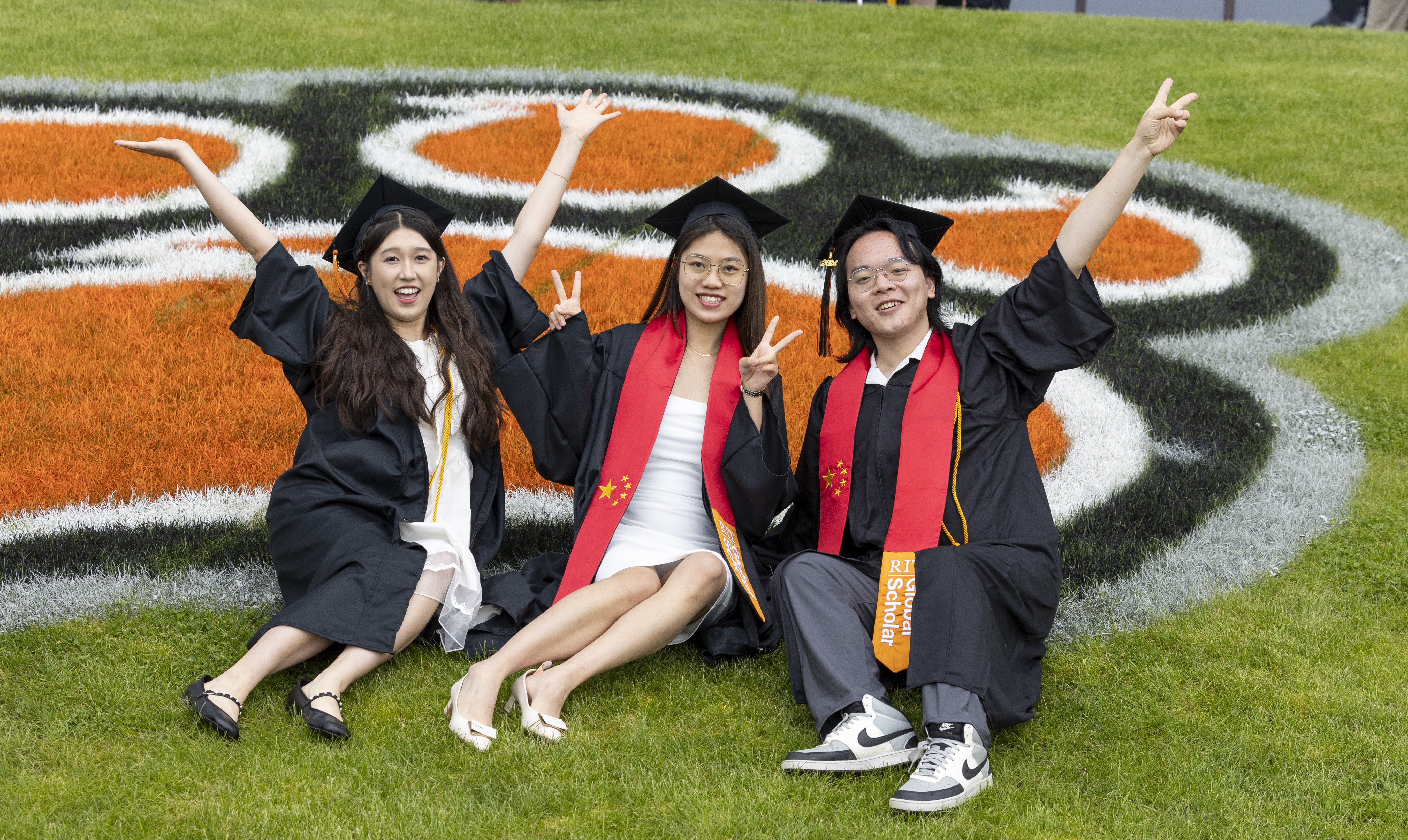Group of students posing for a picture