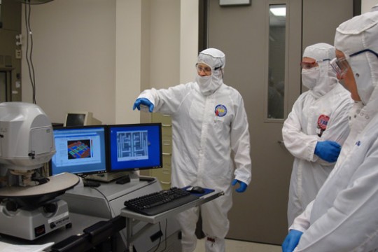 Picture of students working in lab 