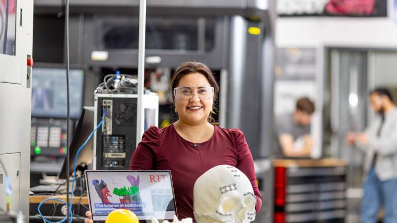 Valeria Marin Montealegre in lab smiling,