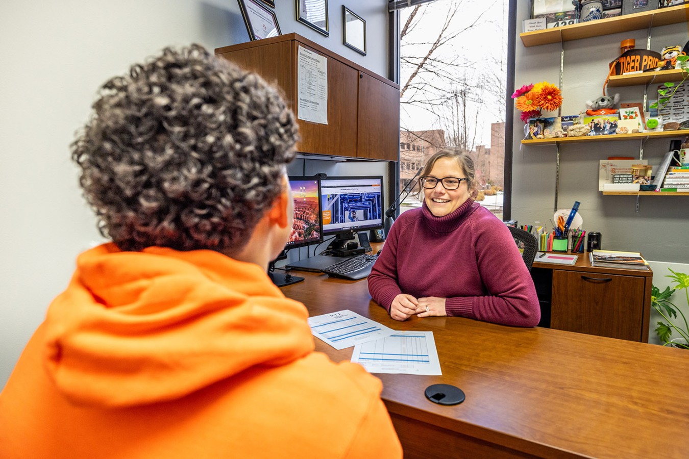 cet student gets academic advising