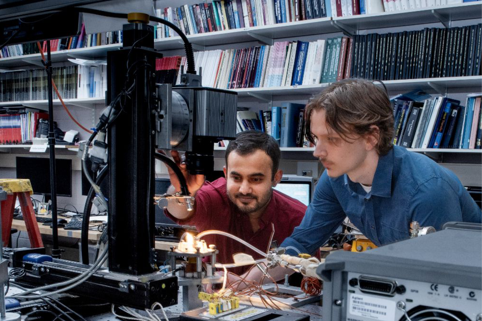 engineering technology ms rit students in lab