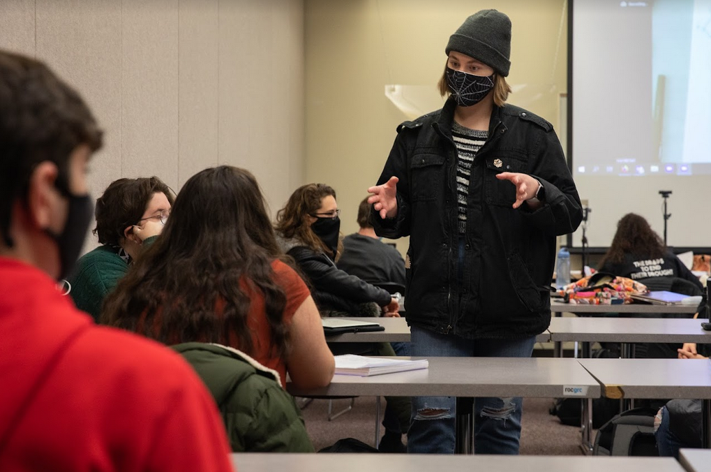 LAs support student learning by facilitating peer-peer discussion