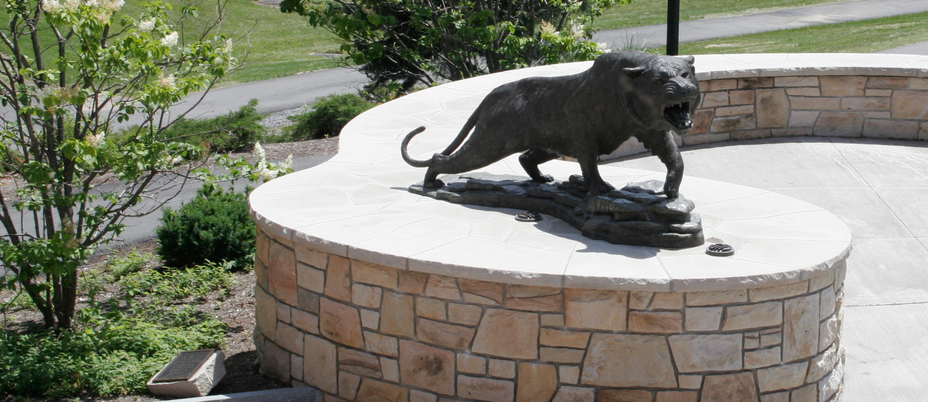 picture of RIT's mascot tiger statue