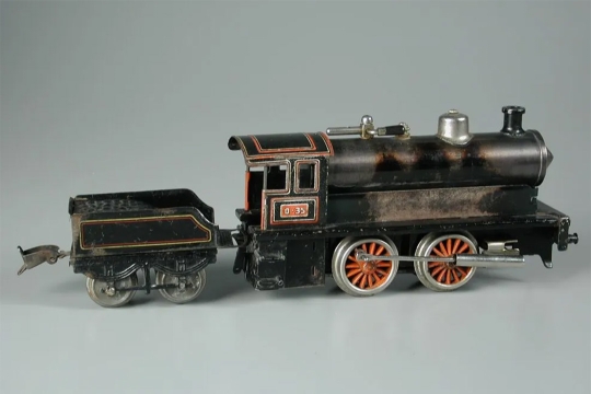 metal toy train engine and coal cart from the early 19 hundreds.