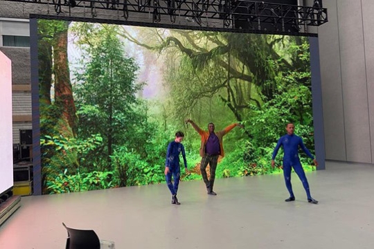 Thomas Warfield, center, rehearses with RIT students.