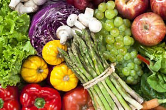 An artistic spread of different, brightly colored vegetables.