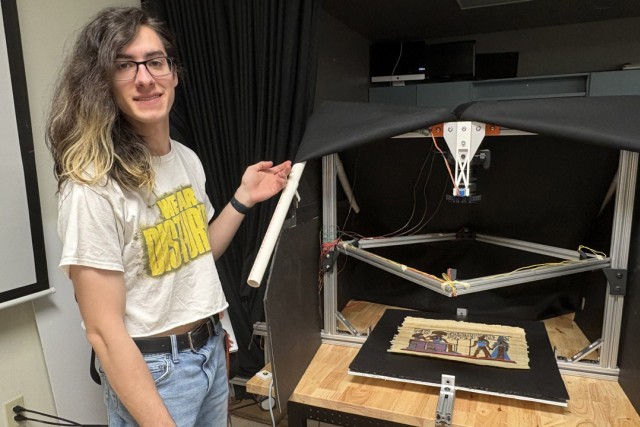 student Iris Angello shows off one of the capture setups for this year’s Freshman Imaging Project