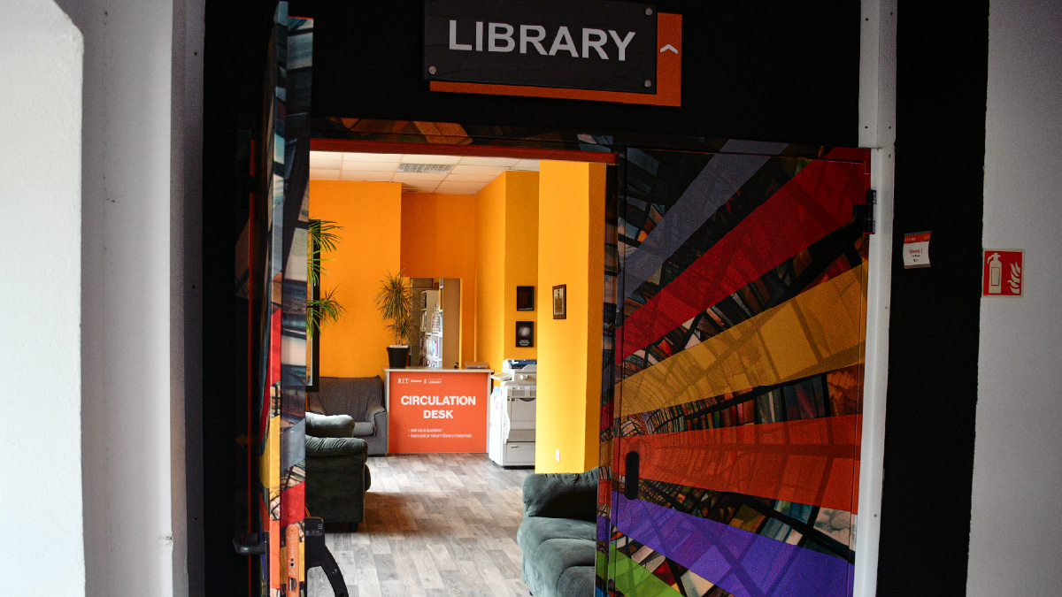 photo  entrance of the library