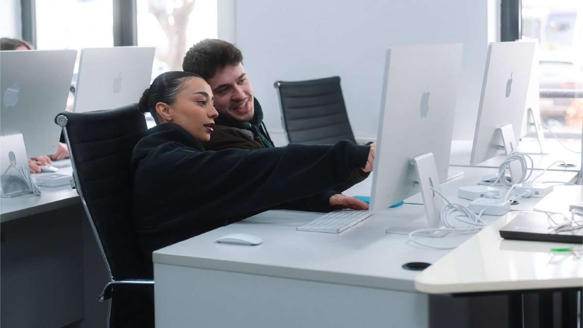 photo of students in computer lab