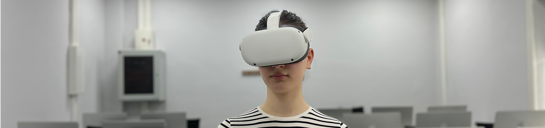 photo of students with vr in one of the labs