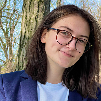 Head shot of Cayley Smith