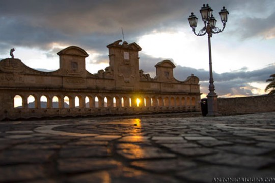 Picture of sunset in between gateway