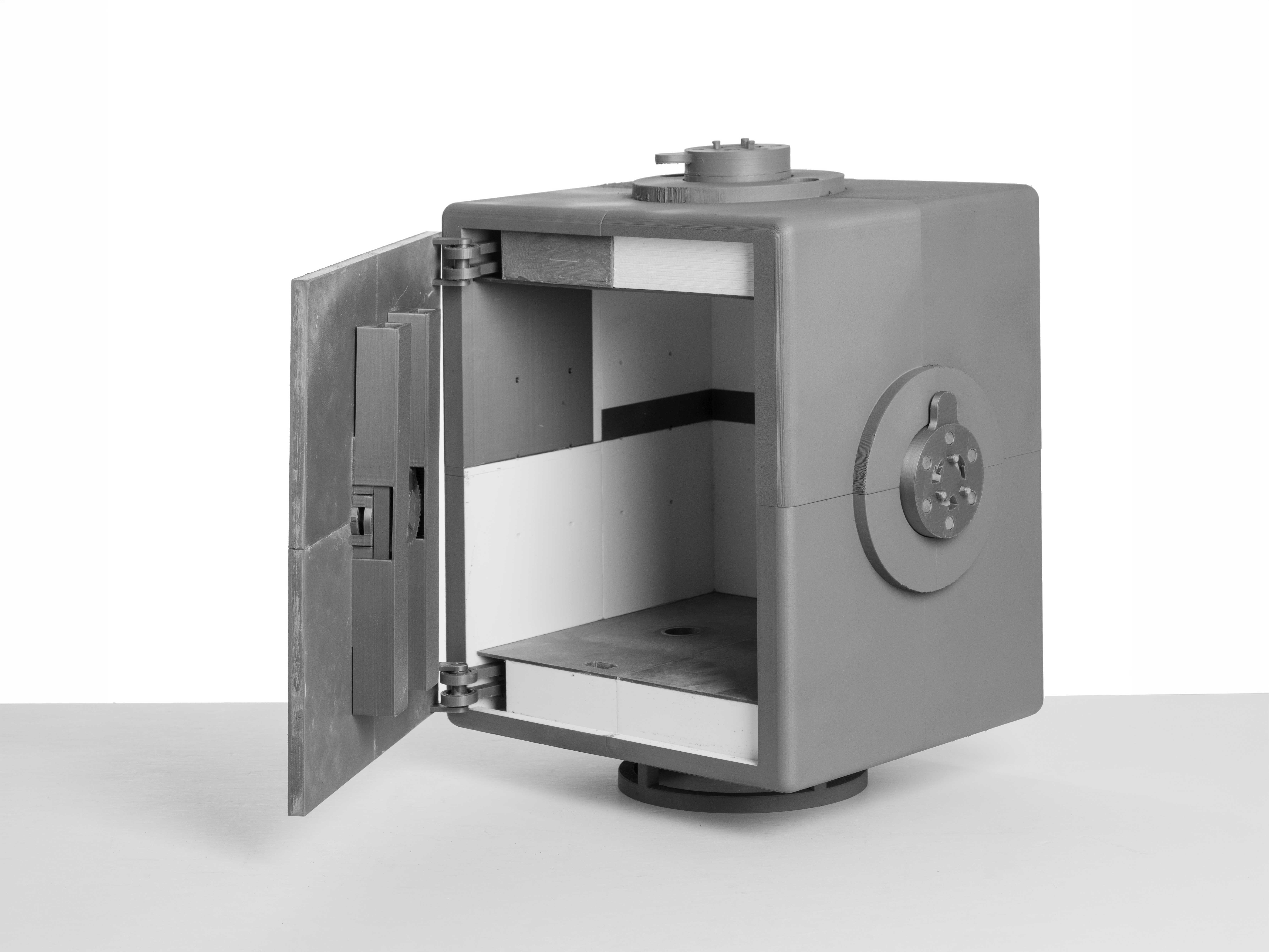 Photo of an Eterna Safe interlocking vessel open. 