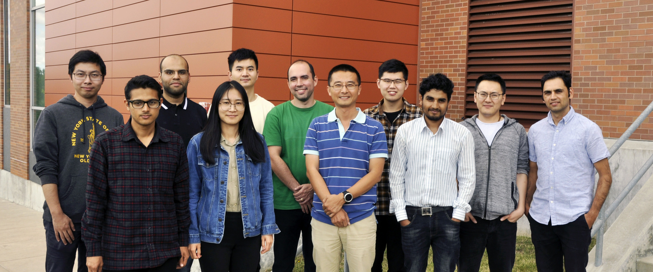 Group photo of Qi Yu and students