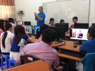Deaf mentors giving feedback to SLI