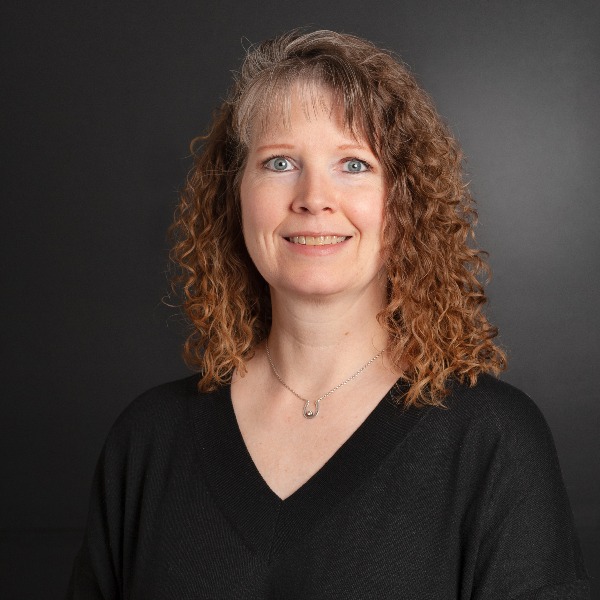 Headshot of Elizabeth Ayers