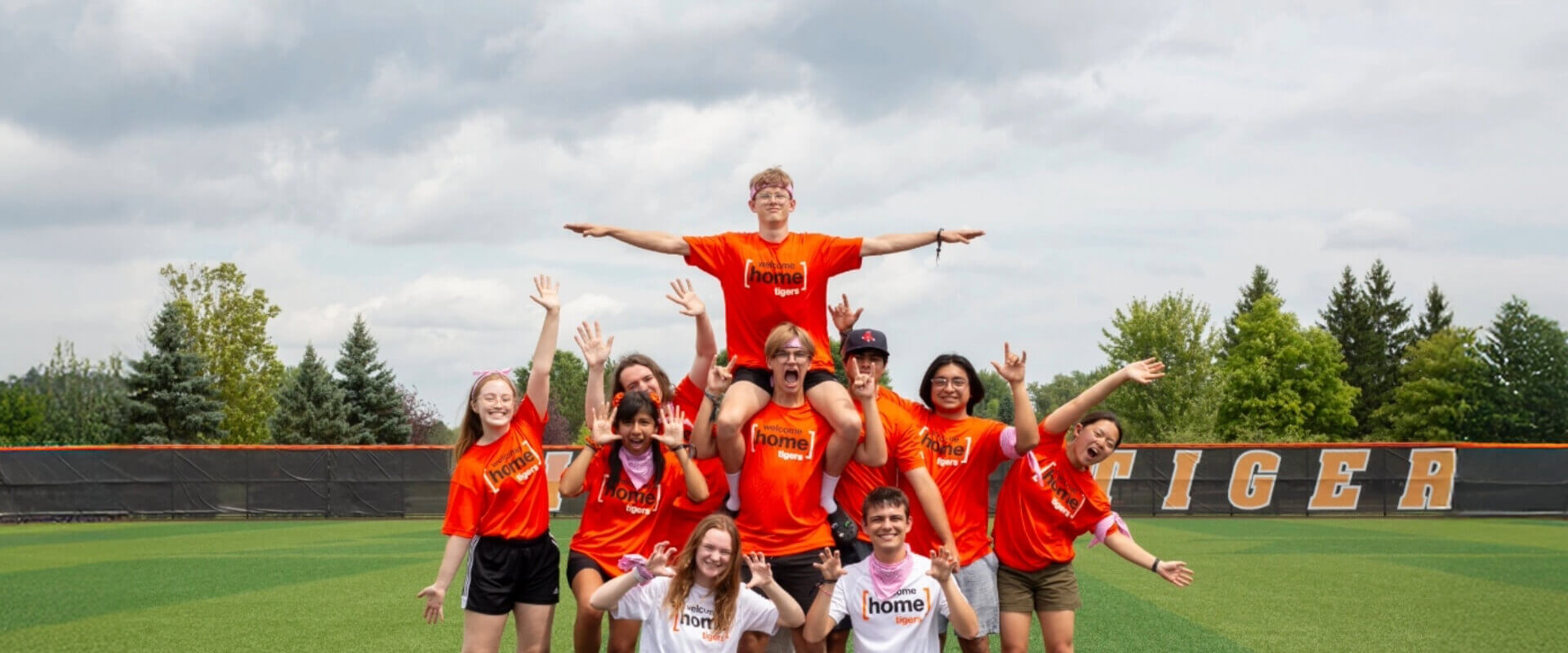 A group of Orientation Leaders posing for a group photo