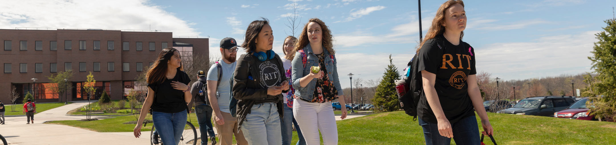 A group of RIT students walking on campus.